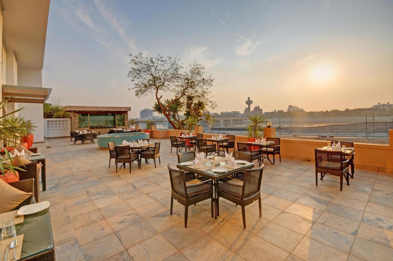 Hotel Lemon Tree Premier “The Atrium” Ahmedabad Exterior foto